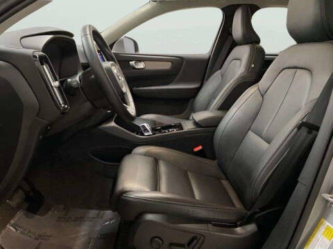 2025 Volvo XC40 B5 Plus Bright Theme