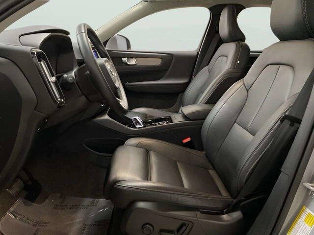 2025 Volvo XC40 B5 Plus Bright Theme