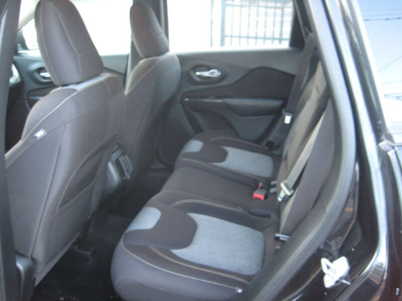 2016 Jeep Cherokee Sport