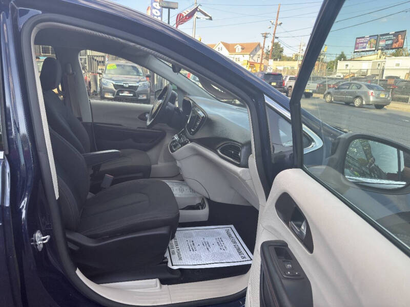 2017 Chrysler Pacifica Touring