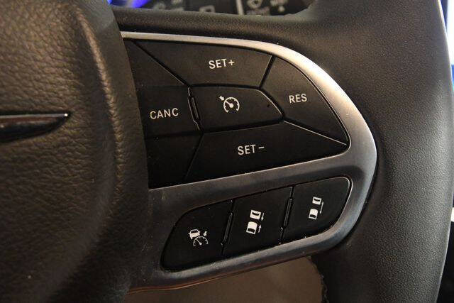 2024 Chrysler Pacifica Plug-In Hybrid Select