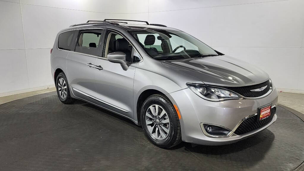 2020 Chrysler Pacifica for sale at NJ Car Buyer in Jersey City, NJ