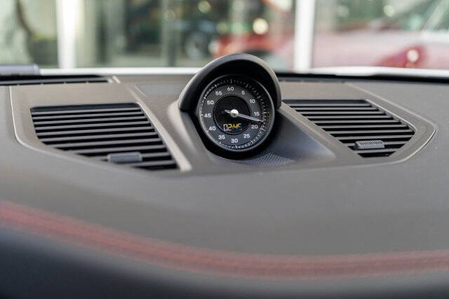 2024 Porsche 911 Carrera 4 GTS