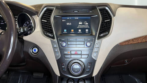 2017 Hyundai Santa Fe SE