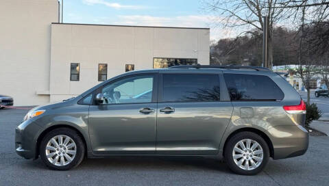 2014 Toyota Sienna LE 7-Passenger