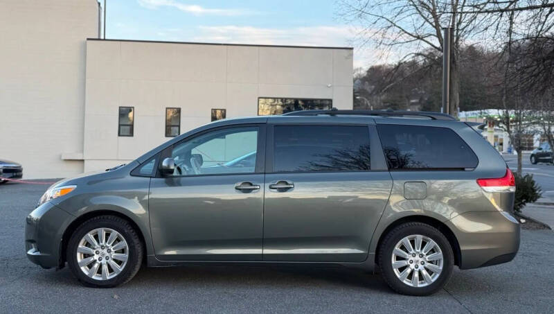 2014 Toyota Sienna LE 7-Passenger