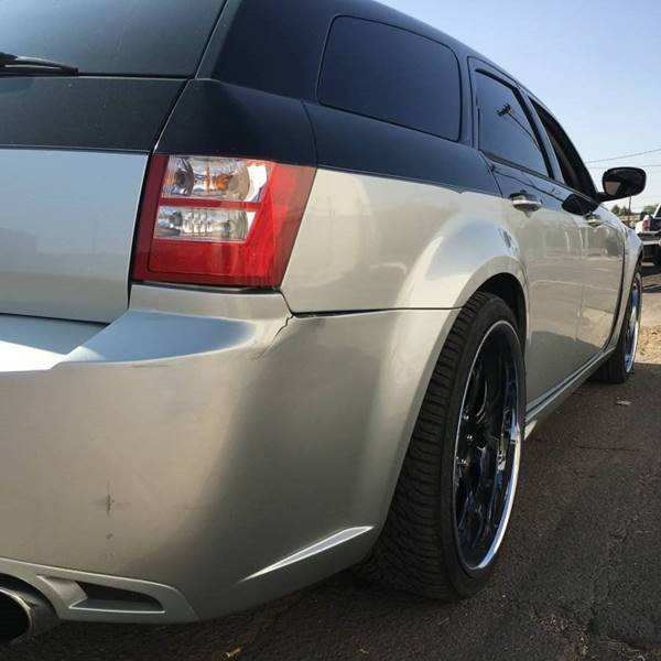 2005 Dodge Magnum SE photo 9