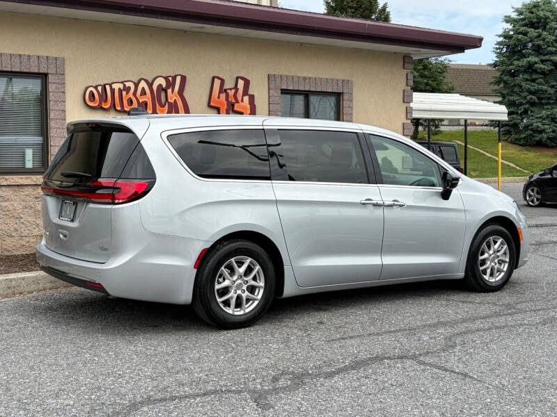 2024 Chrysler Pacifica Touring L
