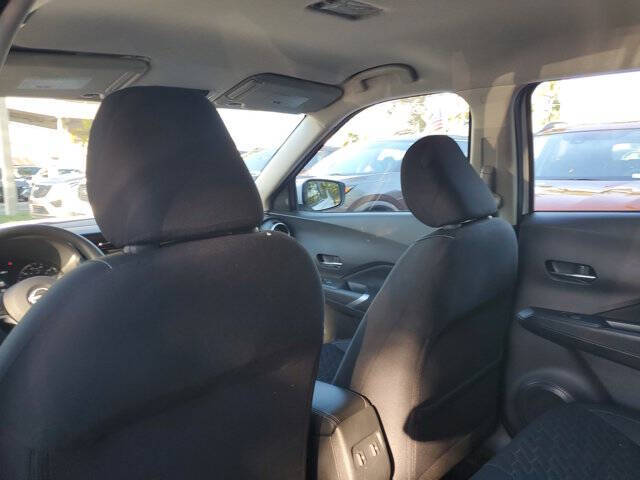 2023 Nissan Kicks SV