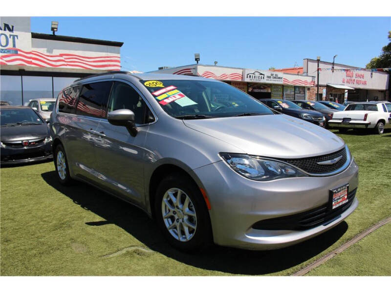 2020 Chrysler Voyager LXi