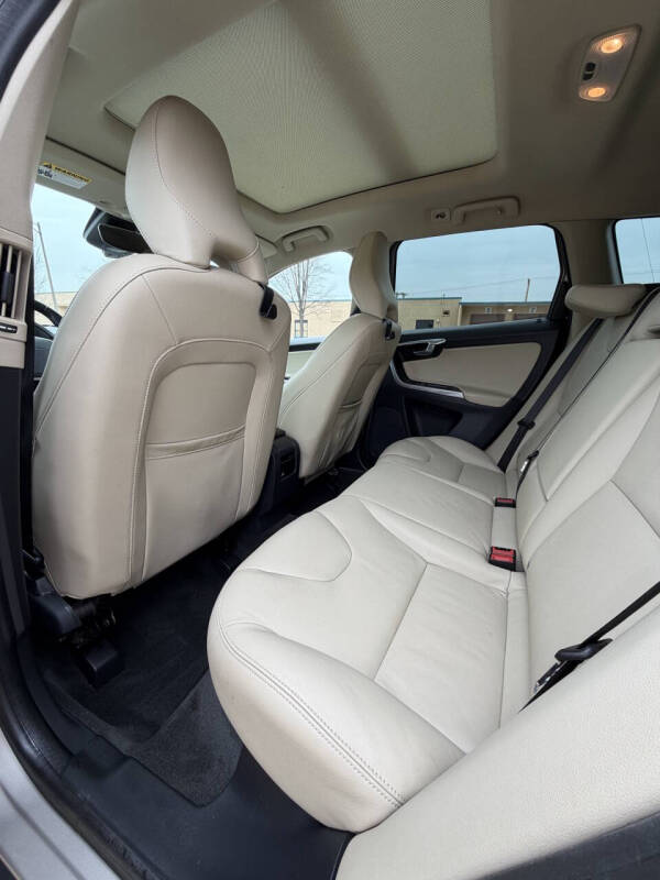 2016 Volvo XC60 T6 Drive-E