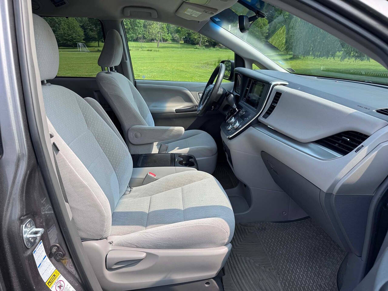 2017 Toyota Sienna 13