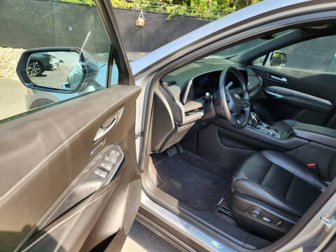 2025 Cadillac XT4 Premium Luxury