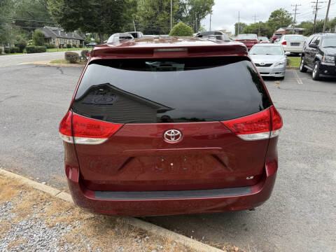 2011 Toyota Sienna LE 8-Passenger