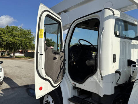 2017 Freightliner M2 106