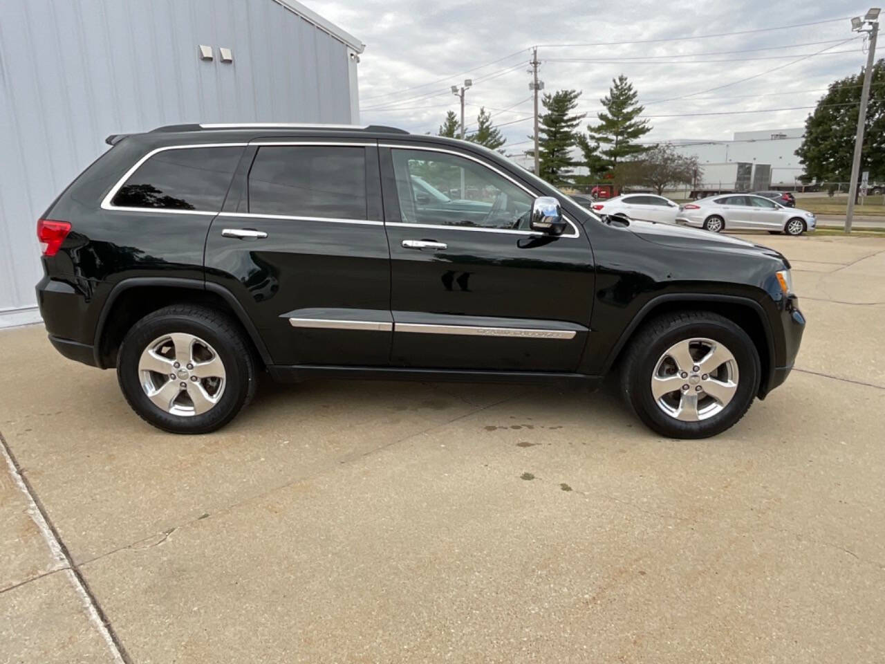 2013 Jeep Grand Cherokee for sale at Auto Connection in Waterloo, IA