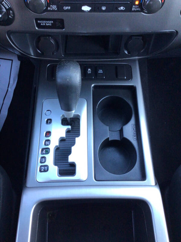 2015 Nissan Armada SV