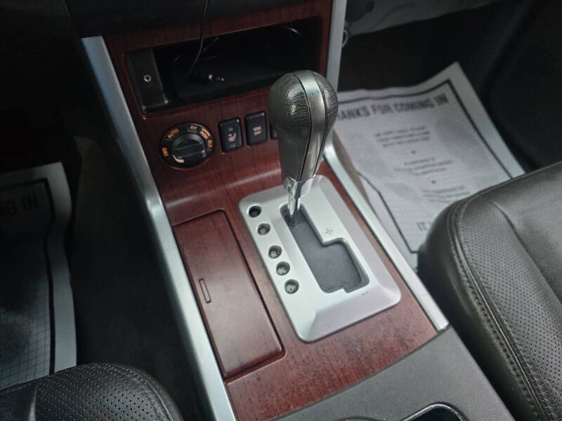 2011 Nissan Pathfinder LE