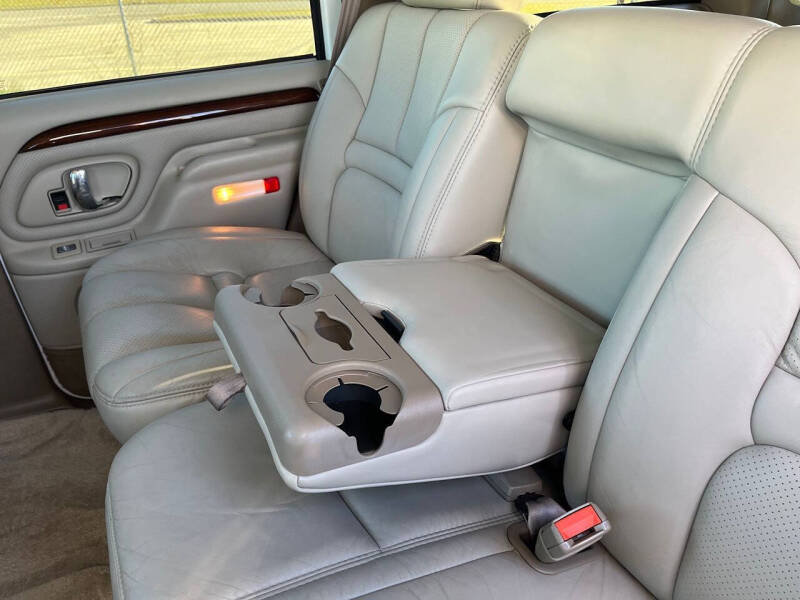 2000 Cadillac Escalade