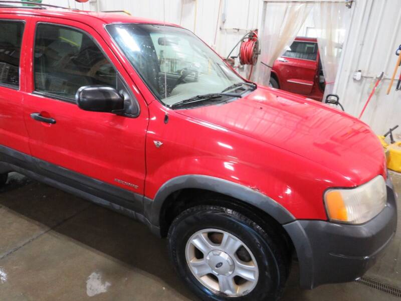 Used 2001 Ford Escape XLT with VIN 1FMYU04101KD96572 for sale in Pierre, SD
