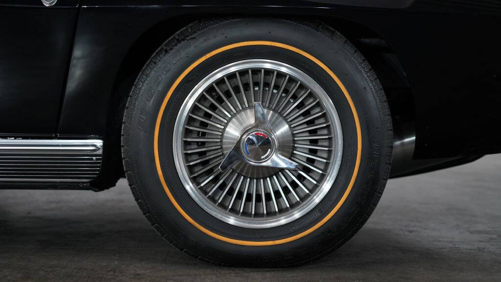 1966 Chevrolet Corvette 32