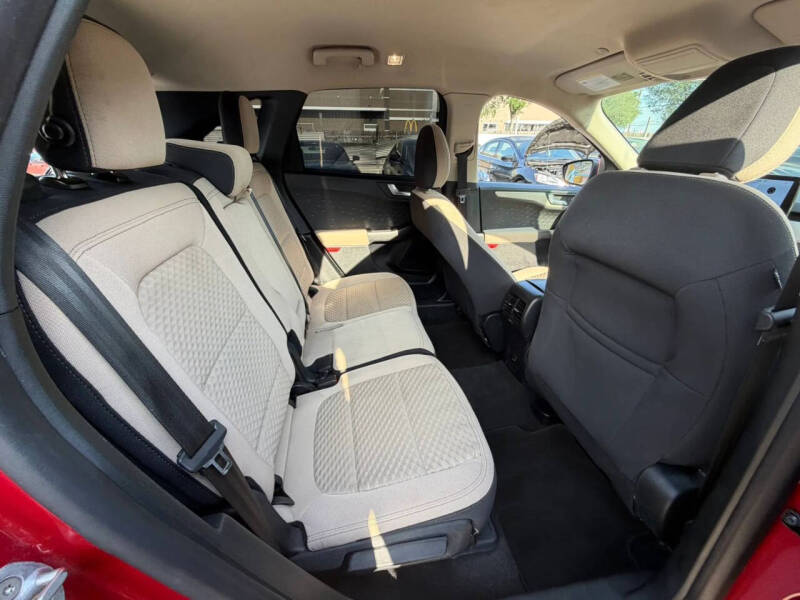 2020 Ford Escape SE