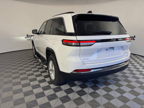 2023 Jeep Grand Cherokee Laredo