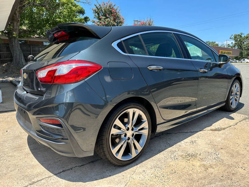 2017 Chevrolet Cruze null photo 3