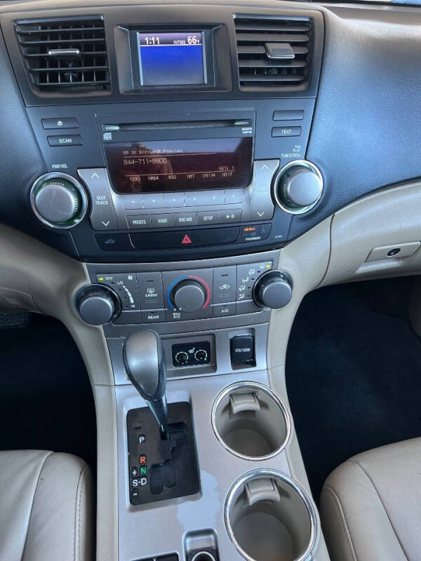 2011 Toyota Highlander SE