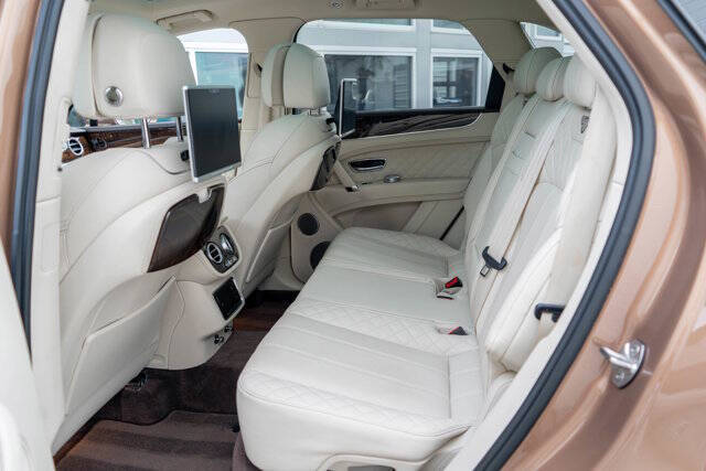 2017 Bentley Bentayga 28