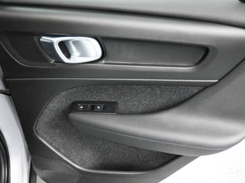 2021 Volvo XC40 T5 Momentum