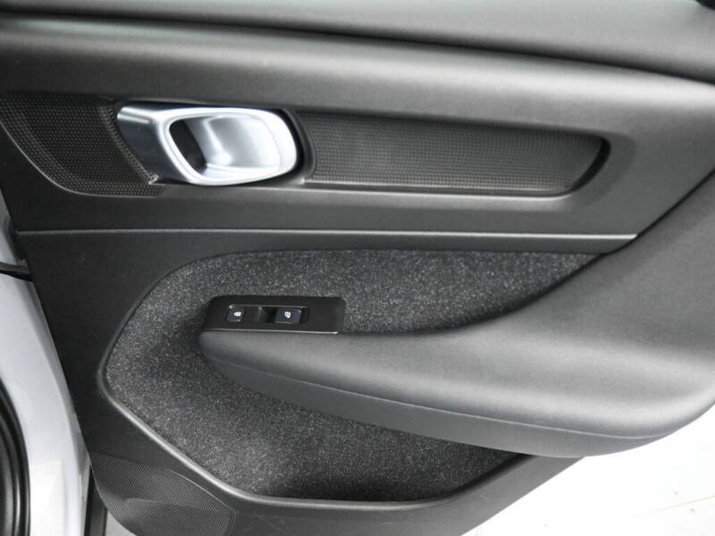 2021 Volvo XC40 T5 Momentum