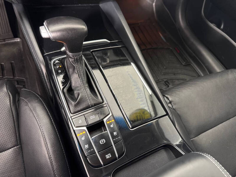 2018 Kia Cadenza Technology