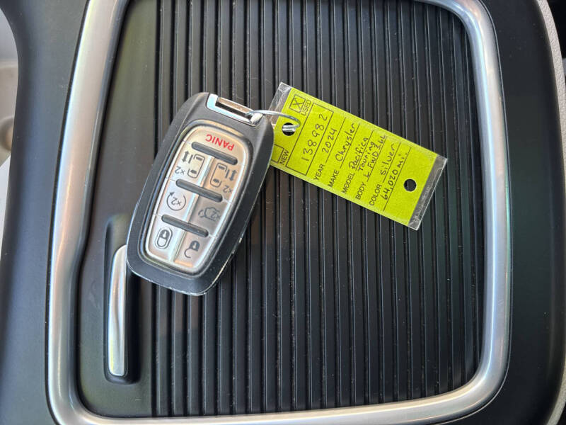 2024 Chrysler Pacifica Touring L