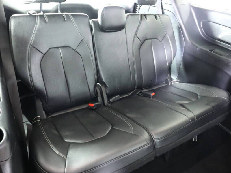 2020 Chrysler Pacifica Touring L