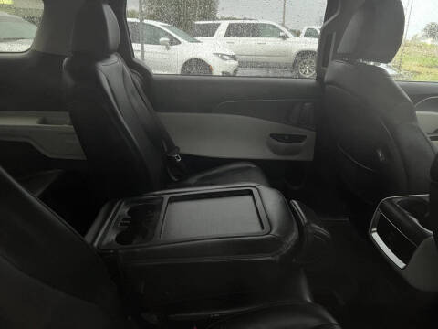 2022 Kia Carnival LX