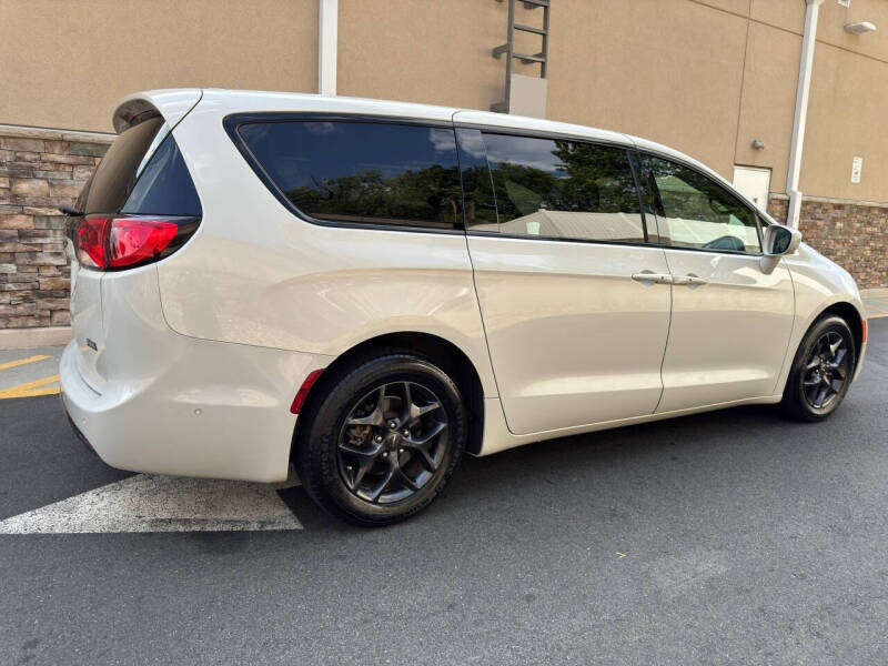 2020 Chrysler Pacifica Touring