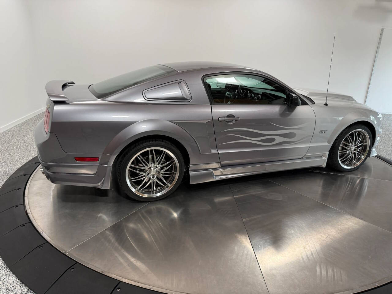2007 Ford Mustang 21