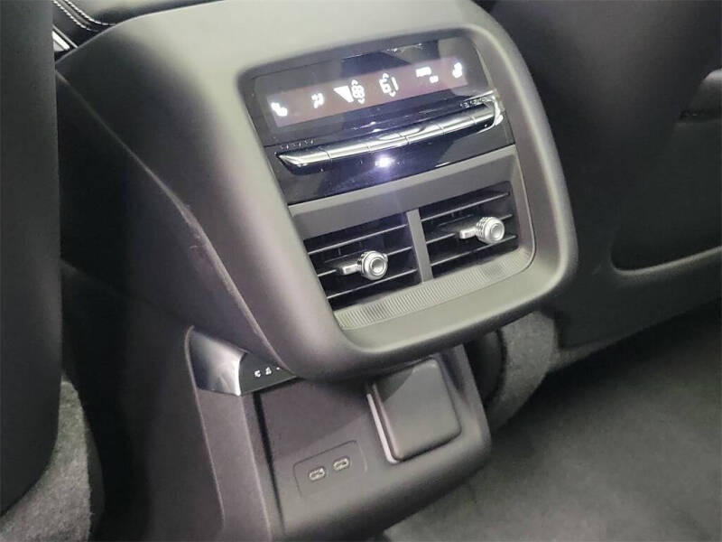 2026 Cadillac LYRIQ-V