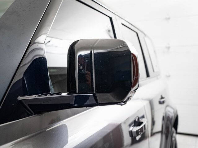 2020 Land Rover Defender 110 SE