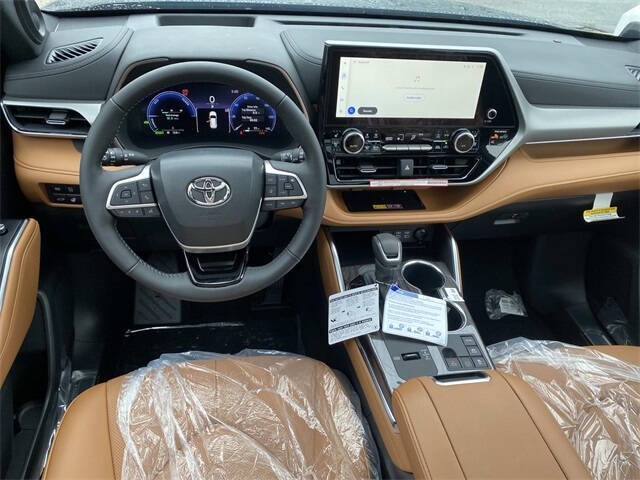 2025 Toyota Highlander Hybrid Platinum