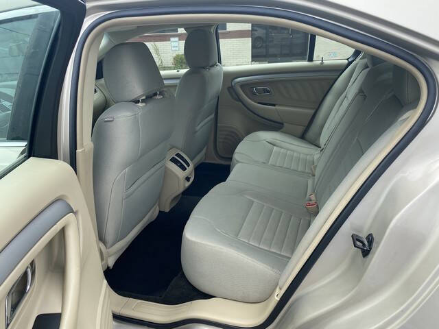 2018 Ford Taurus SE