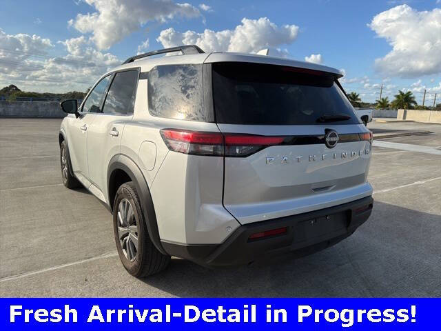 2025 Nissan Pathfinder SV