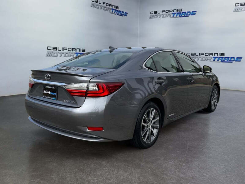 2016 Lexus ES 300h