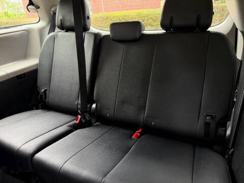 2017 Toyota Sienna SE 8-Passenger