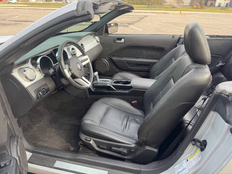 2005 Ford Mustang V6 Deluxe