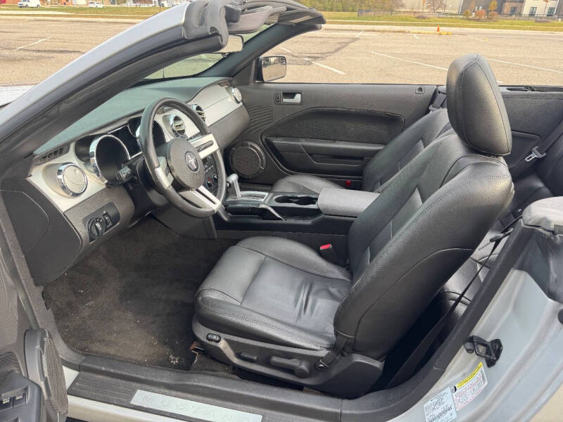 2005 Ford Mustang V6 Deluxe