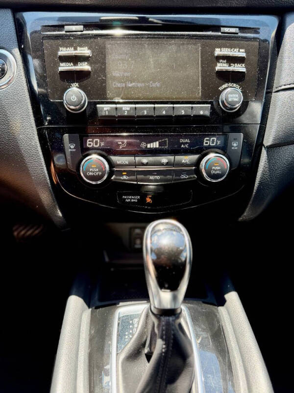 2017 Nissan Rogue SV
