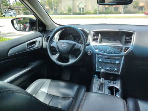 2017 Nissan Pathfinder SL