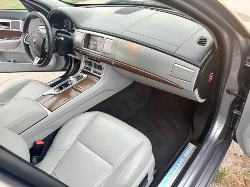 2015 Jaguar XF 2.0T Premium